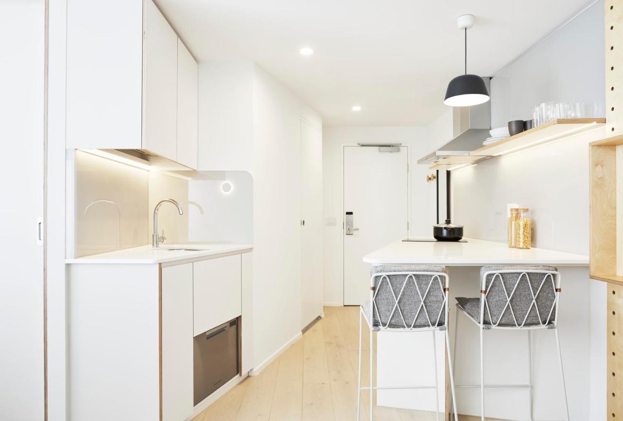 Отель Scape Living At Franklin Мельбурн Экстерьер фото
